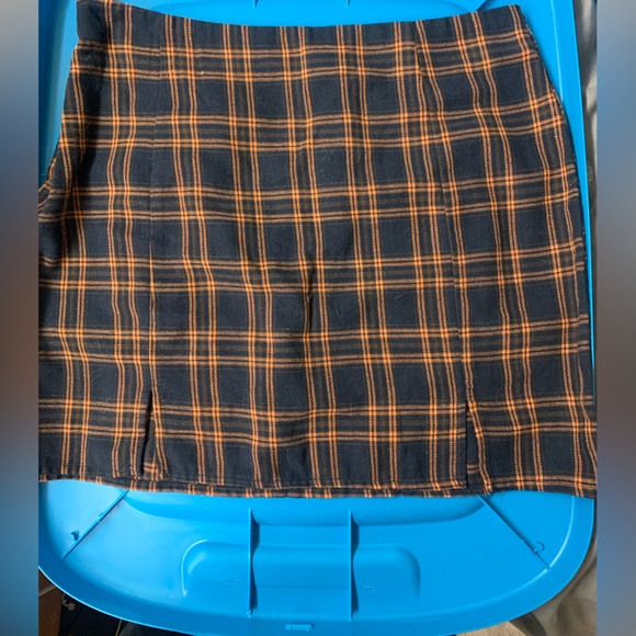 BUNDLE:Shein Cropped Tank, Cropped Long Sleeve and Skirt - Picture 6 of 8